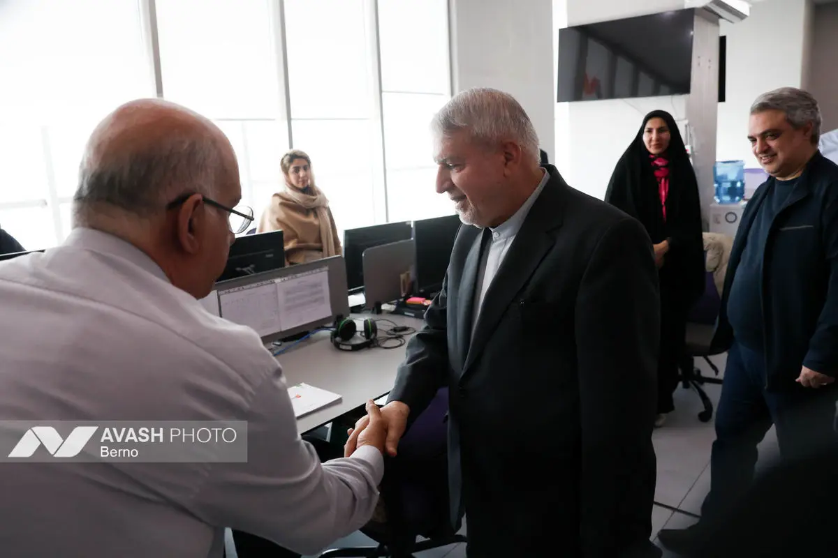 بازدید سیدرضا صالحی امیری از تحریریه آوش