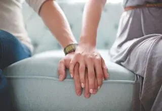 پیشنهاد بی‌شرمانه صاحب مغازه به زنِ شوهردار