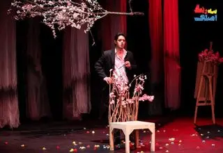 نمایش «سه رنگ اصلی» تمدید شد