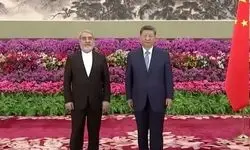 عبدالرضا رحمانی فضلی استوارنامه خود را تقدیم شی جی پینگ کرد