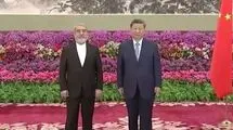 عبدالرضا رحمانی فضلی استوارنامه خود را تقدیم شی جی پینگ کرد