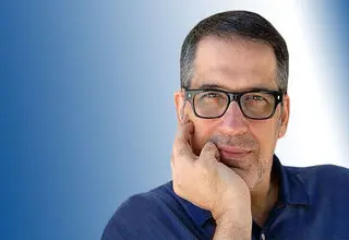 فرهاد جم در تماشاخانه سنگلج روی صحنه می‌رود