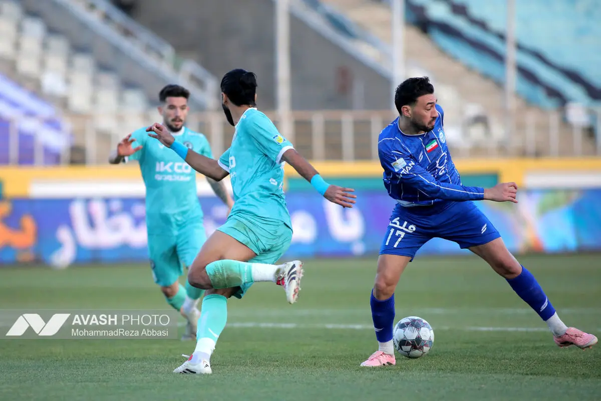 دیدار تیم های فوتبال استقلال تهران و پیکان