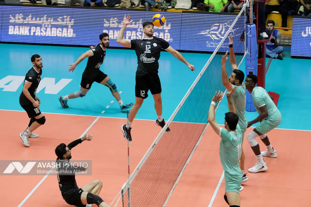 دیدار تیم های والیبال پیکان تهران و رازین پلیمر