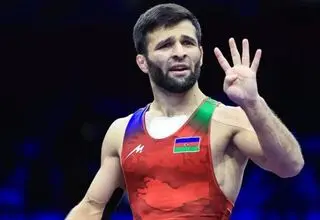 خداحافظی قهرمان ۴ دوره کشتی جهان پس از شکست مقابل پدیده ایرانی