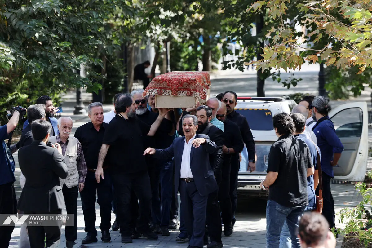 مراسم تشییع پیکر احمد پژمان