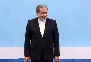 دیپلماسی زیر سایه استیضاح 