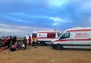 ۲۵ مصدوم در حادثه واژگونی مینی‌بوس دانش‌آموزان در بوشهر