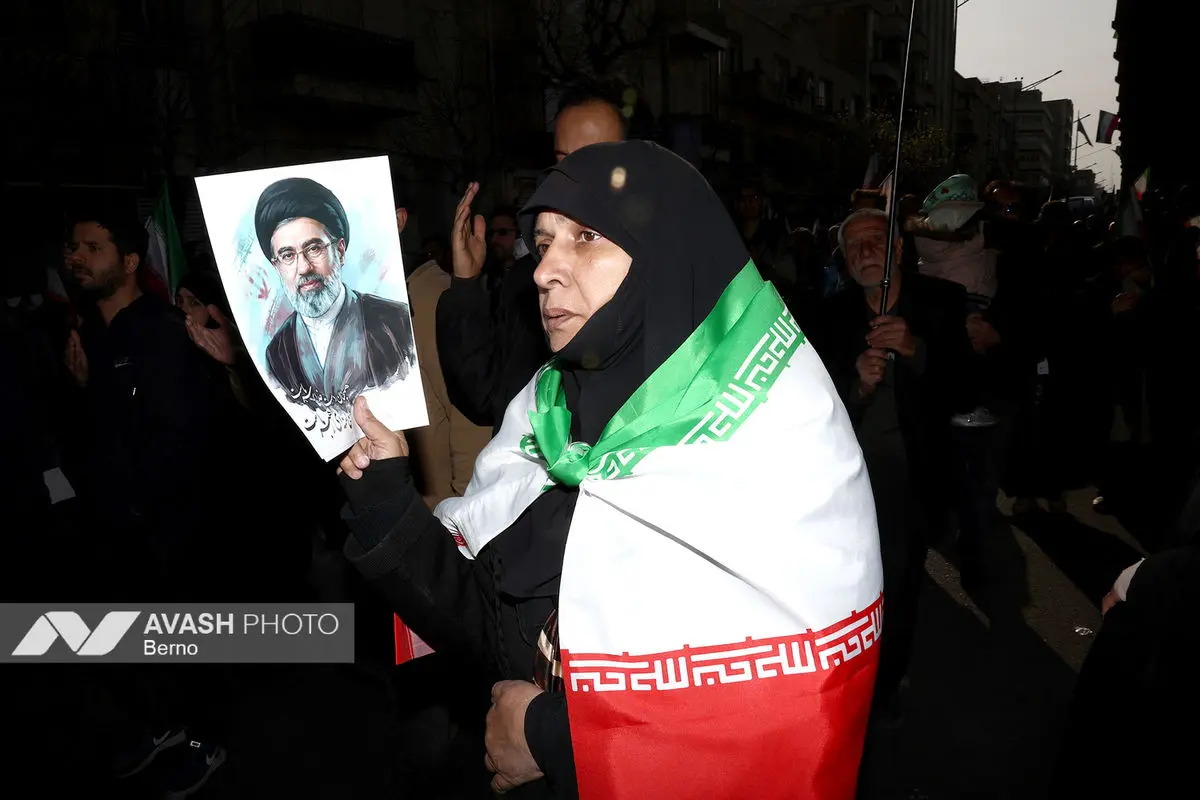 تشییع پیکر ۳۵ شهید جنگ رمضان در تهران