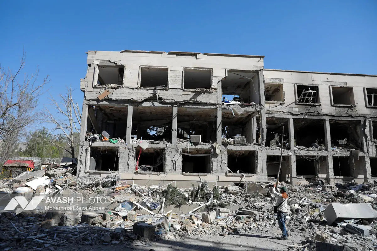 بازدید وزیر علوم از پژوهشکده هوا فضای سپاه