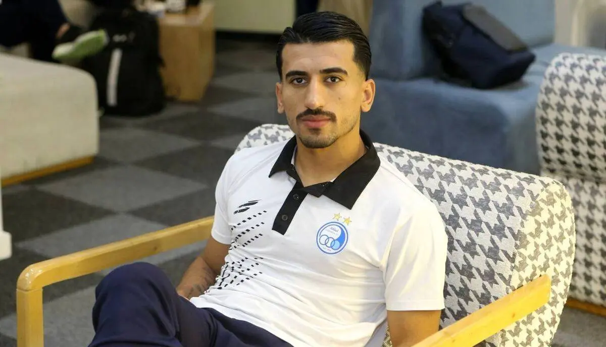 مدافع استقلال عضلاتش را به رخ کشید