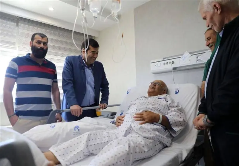 وزیر ورزش از حسن روشن عیادت کرد