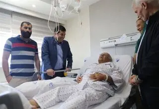 وزیر ورزش از حسن روشن عیادت کرد