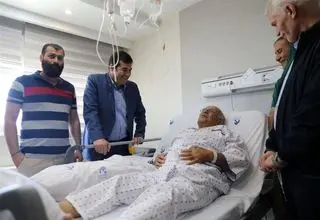 وزیر ورزش از حسن روشن عیادت کرد