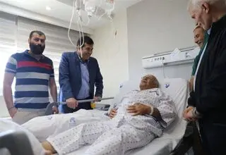 وزیر ورزش از حسن روشن عیادت کرد