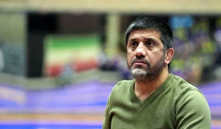 دبیر: معصومی نباید از کسی خط بگیرد