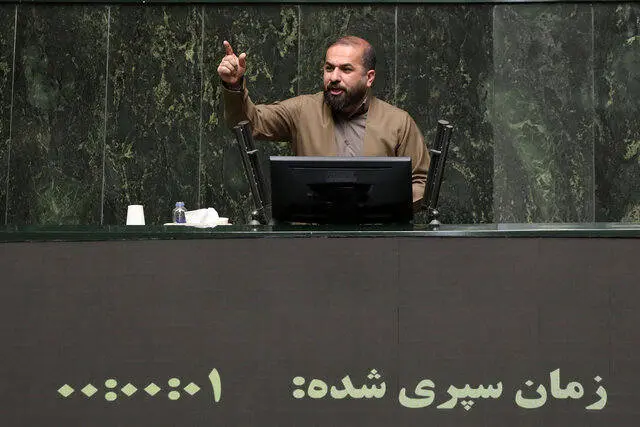 انتقاد تند حسین‌پور از بی‌عدالتی در مناطق مرزی
