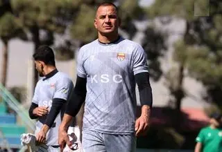 اعتراض حامد لک به داور بازی با استقلال