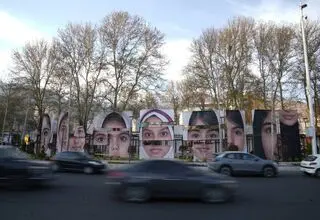 پروژه چیدمان «چشمان میناب» در میدان تجریش