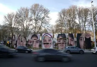 پروژه چیدمان «چشمان میناب» در میدان تجریش