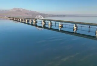 نمایی از دریاچه ارومیه بعد از بارندگی‌های اخیر/ سرزندگی بعد از ۲۰ سال/ فیلم