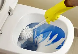 برای تمیزکردن سرویس بهداشتی اصلا از این ۵ محصول استفاده نکنید