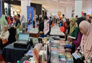 عرضه صنایع دستی و رمان‌های ایرانی در نمایشگاه کتاب مالزی