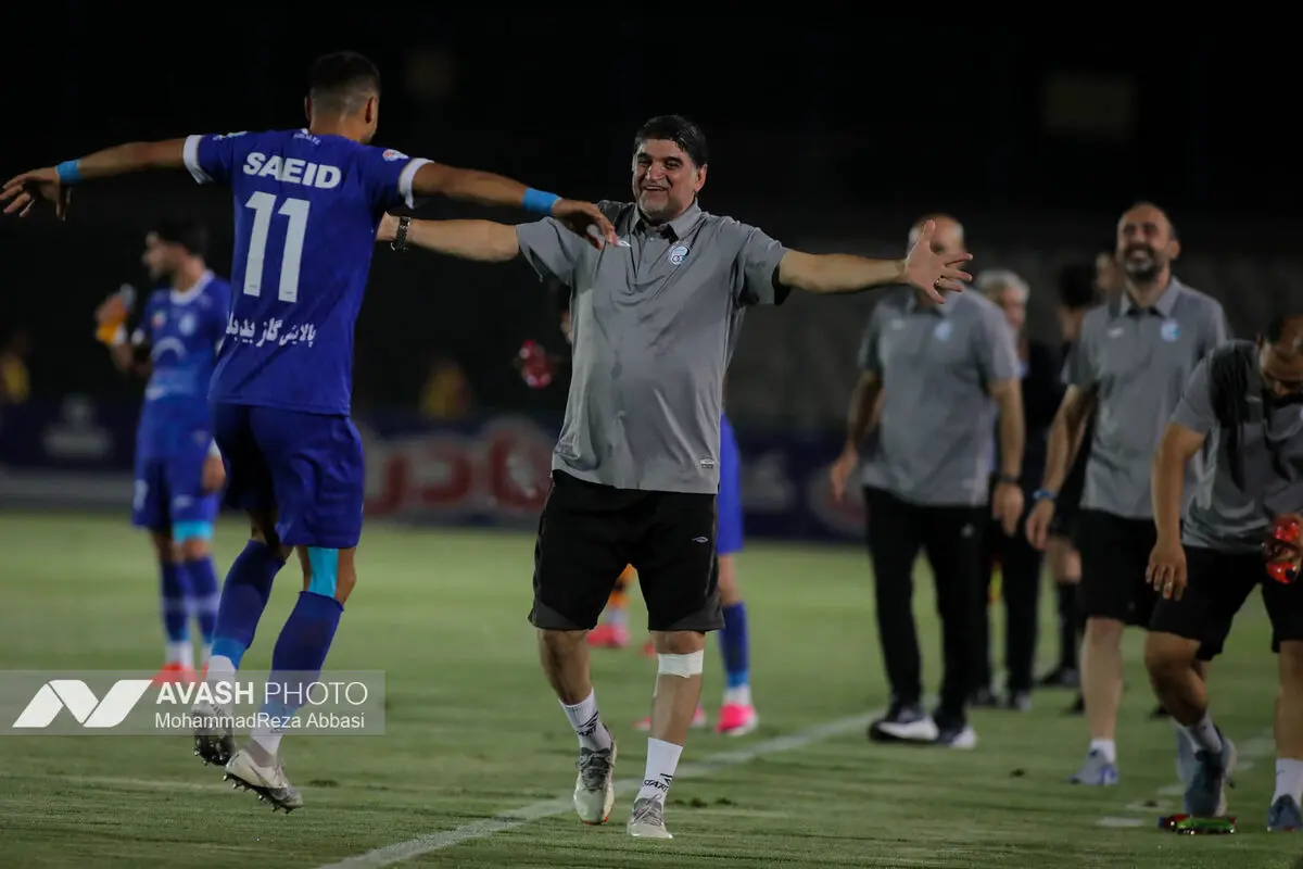 دیدار تیم‌های فوتبال استقلال و مس‌شهر بابک