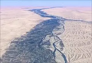 خاک در چشم هیرمند