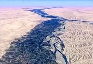 خاک در چشم هیرمند