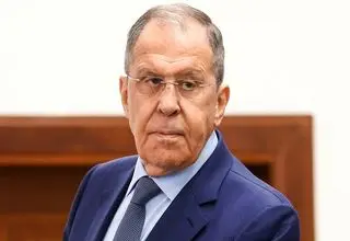 رایزنی لاوروف و بن‌فرحان درباره کاهش تنش‌ نظامی و سیاسی در منطقه