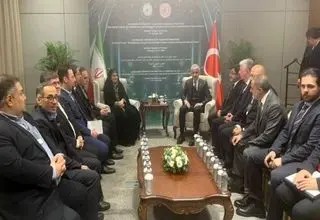 دیدار وزیر راه و شهرسازی با وزیر حمل و نقل ترکیه؛ توسعه زمینه‌های همکاری حمل و نقلی