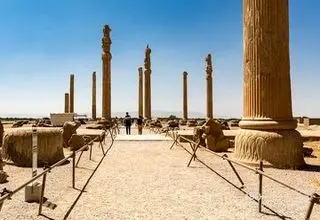 اهدا سند مالکیت کاخ آپادانا و موزه میراث فرهنگی شوش