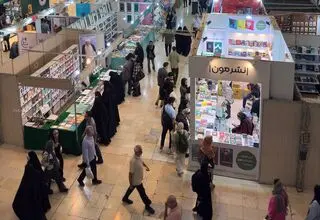 روز شلوغ نمایشگاه کتاب تهران با حضور نویسندگان 