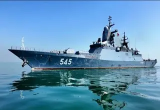 پهلوگیری ناو بالگردبر استویسکی روسیه در منطقه یکم‌ امامت نداجا