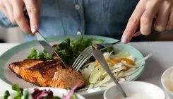 ناهار خوشمزه و باورنکردنی یه روز دانش آموزان مدارس آمریکا!/ببینید