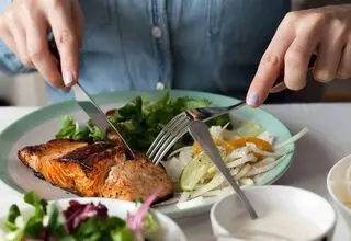 ناهار خوشمزه و باورنکردنی یه روز دانش آموزان مدارس آمریکا!/ببینید