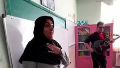 سوپرایز هولناک بر سر کلاس درس / معلم فاصله ای تا سکته نداشت + فیلم