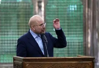 قالیباف: رفتار نمایندگان با مردم و رسانه باید در شأن نماینده ملت باشد