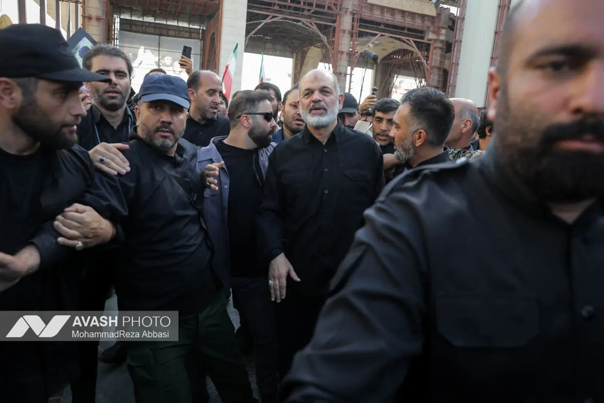 اقامه نماز بر پیکر رهبر شهید انقلاب در مصلای تهران