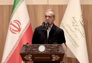 پزشکیان: ذهنیت موجود در جامعه ما زخم برداشته است/ با انکار، ندیدن، حذف و پاک کردن مساله، مشکل حل نمی‌شود