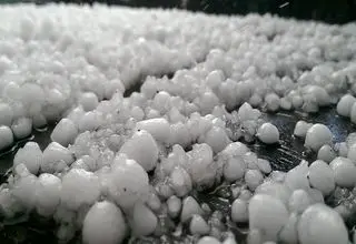 بارش سنگین و عجیب تگرگ در اهواز +فیلم