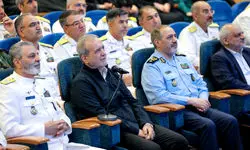 پزشکیان در ارتباط زنده با ناوشکن دنا و زیردریایی فاتح
