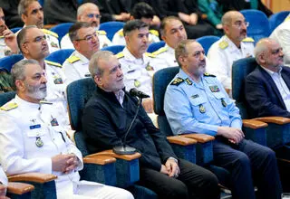 ارتباط زنده رئیس‌جمهور با ناوشکن دنا و زیردریایی فاتح