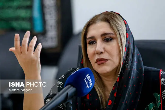 نسیم ادبی دوباره کارگردانی می‌کند