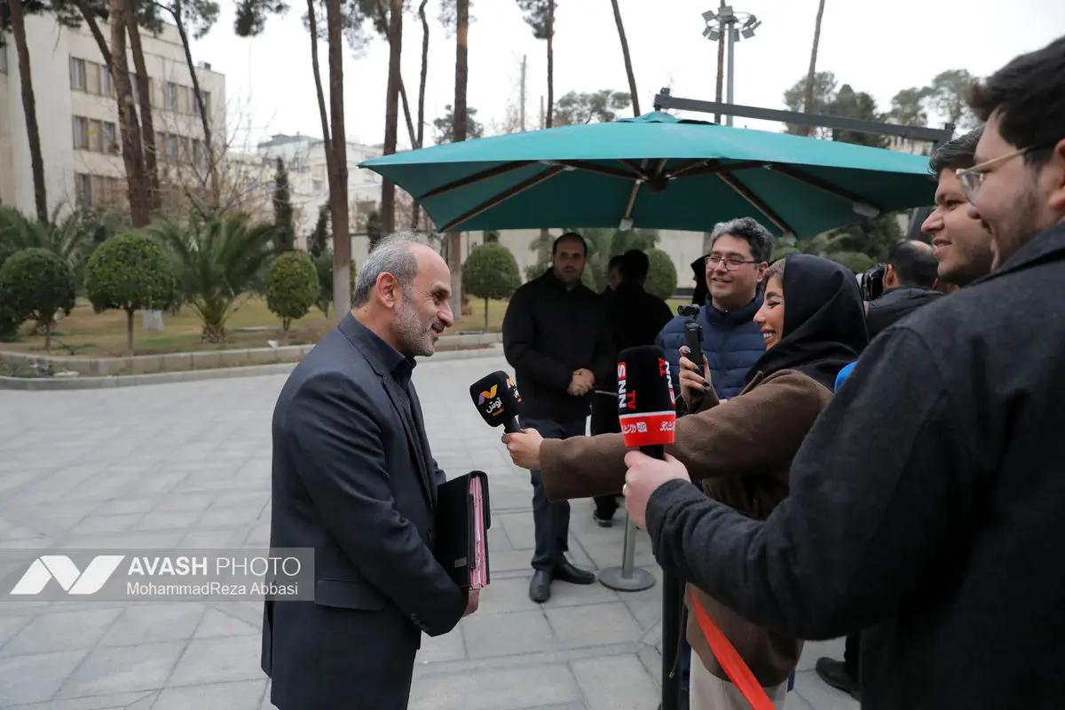 اعضای هیأت دولت در جمع خبرنگاران