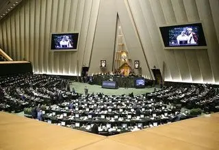 از سیلی تا مسیر ویژه؛ قانون برای چه‌کسانی بی‌معناست؟