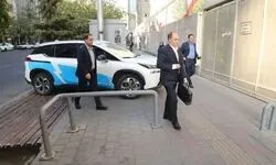 وزیر جهاد کشاورزی با تاکسی برقی به محل کار آمد