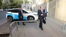 وزیر جهاد کشاورزی با تاکسی برقی به محل کار آمد