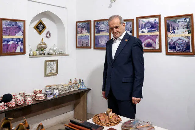 بازدید مسعود پزشکیان از مسجد کبود ایروان